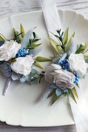 Робота Блакитні бутоньєрки для свідків