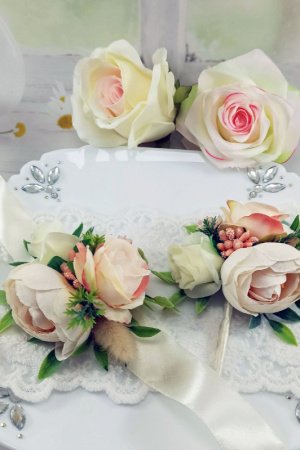 Работа Нежный набор свадебных бутоньерок