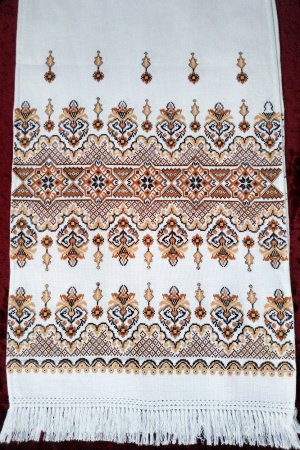 Работа вышитый рушник на иконы, под ноги, на свадьбу