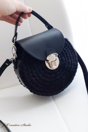 Робота Кругла сумочка "Бохо" з трикотажної пряжі