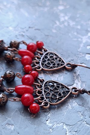 Работа Серьги с натуральными кораллами "Танец"