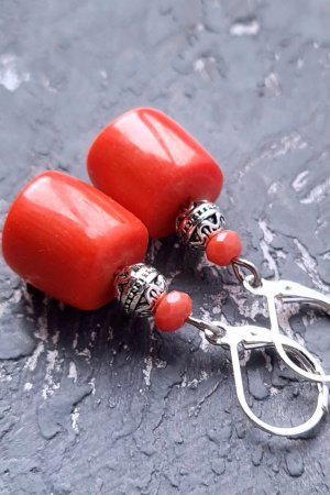 Робота Сережки з натуральними коралами "Modern ethno"