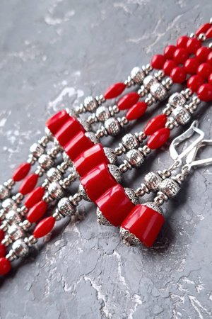 Работа Комплект из натуральных кораллов браслет и серьги "Сияй!"