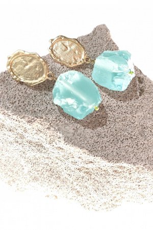 Работа Большие позолоченные серьги с натуральным голубым кварцем.