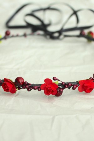 Работа Веночек "Красные цветы"