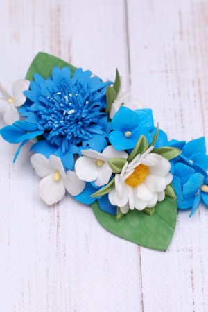 Работа Заколка с цветами ручной работы бело-синяя