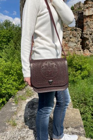 Робота Шкіряна сумка-сумочка, через плече "Сонце Карпат" бордова"