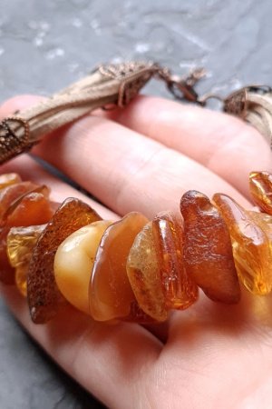 Работа Браслет из натурального необработанного янтаря № 245