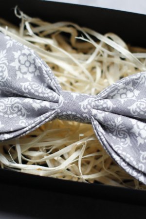 Робота Краватка-метелик сіра з візерунком на весілля