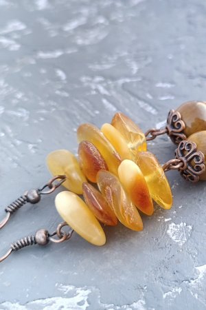 Работа Серьги с натуральным янтарем "Лучики солнца"