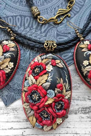 Работа Кожаные украшения с маками кулон и серьги