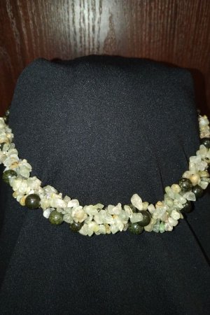 Робота Кольє з преніту і змієвика " Зелені мотиви"