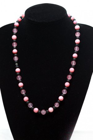 Работа Ожерелье из кварца и вулканической лавы "Сердце Земли"