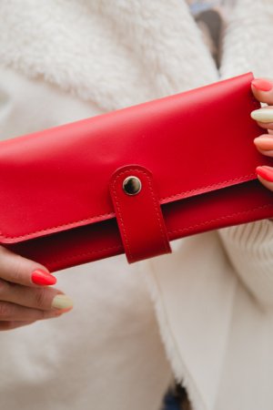 Робота Жіночий гаманець з червоної шкіри. 