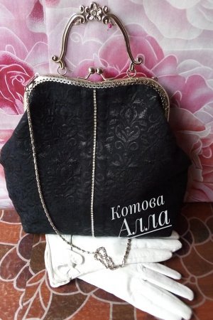 Работа Вечерняя сумочка.