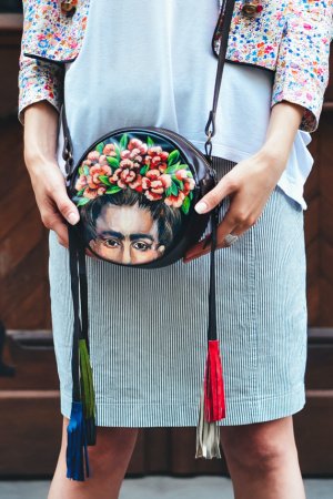 Работа Кожаная сумка через плечо Фрида Кало