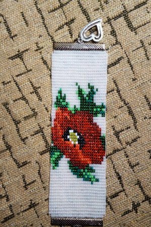 Робота Браслет "Мак "з бісеру.