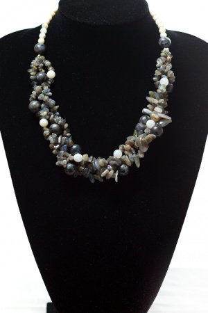 Работа Колье из лабрадорита, адуляра и перламутра "Туманность"