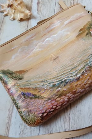 Работа Клатч с росписью