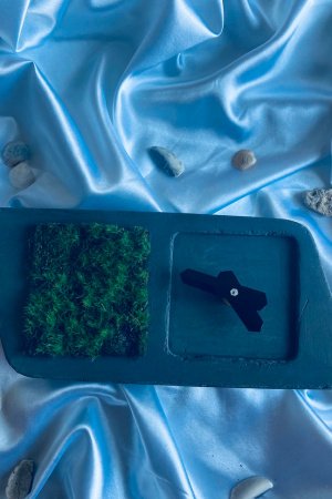 Робота Годинники -органайзер з елементами моху.