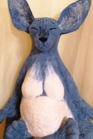 Робота Сфінкс в позі лотоса