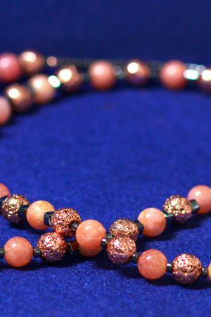 Работа Длинные бусы "Солнечные лучи"