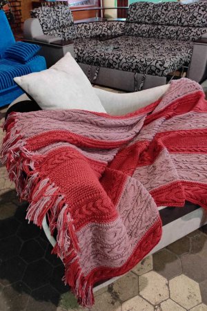 Робота Плед комбінований в кольорах теракот та попіляста троянда. 