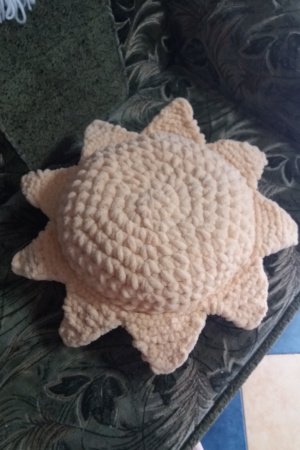 Работа подушка декоративная вязаная