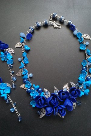 Робота Колье та сережки синього кольору