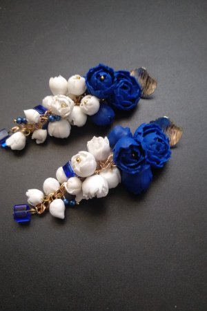 Работа Длинные синие серьги с пионами