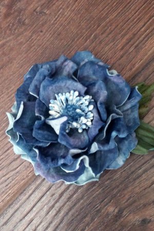 Работа Брошь из кожи в синих оттенках