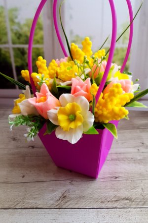 Работа Букет из мыл ручной работы в сумочке