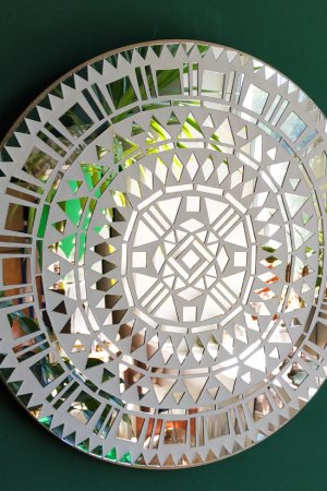 Работа Зеркало-мозаика в форме солнца