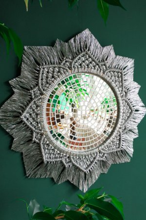 Работа Серебряный солнце макраме