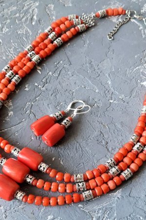 Робота Комплект з натуральних коралів намисто і сережки "Спадок-3"