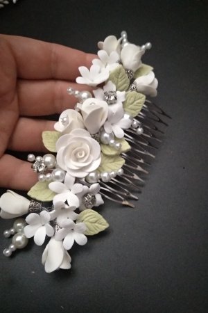 Работа Гребень с розами и салатовыми листочками