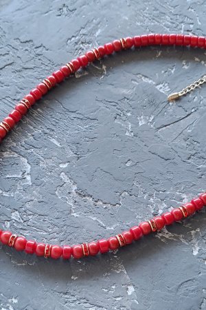 Работа Ожерелье из натуральных кораллов с цирконами в позолоте