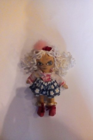 Робота Ігрова лялька зі змінним одягом