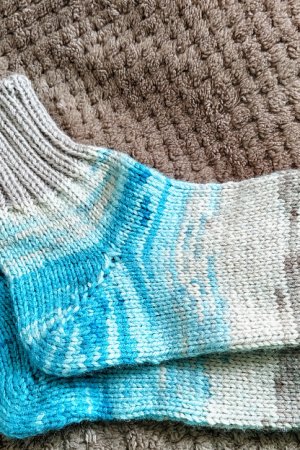 Работа Домашние вязаные носки