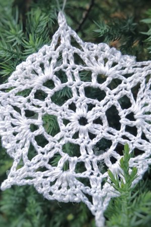 Робота Сніжинка в'язана 4