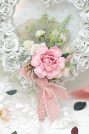 Работа Бархатная бутоньерка айвори-розовая 