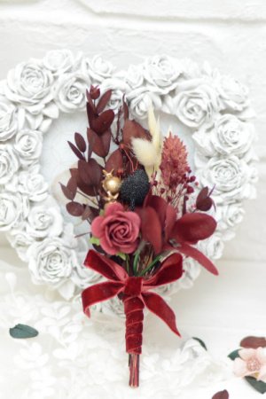 Работа Бархатная бутоньерка бордовая