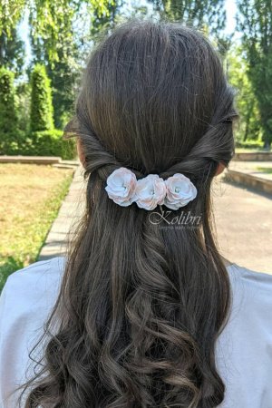 Работа Шпильки с цветами из фоамирана