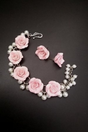 Работа Браслет и серьги с белыми жемчугом