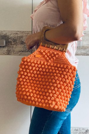 Работа сумочка оранжевого цвета 