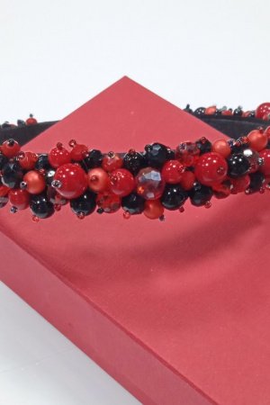 Работа Обруч на волосы ручной работы, диадема из бисера и хрусталя