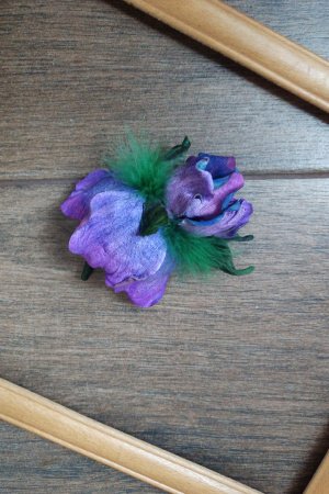 Робота Брошка ірис Луїзіана.