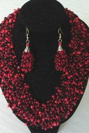 Робота Кольє Червоночорне з коралами