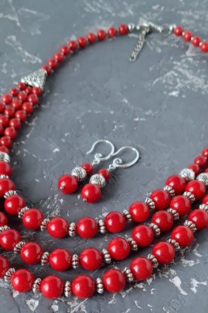 Робота Класичний комплект з натуральних коралів намисто і сережки