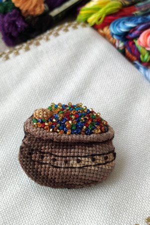 Робота Об′ємна брошка Коштовності